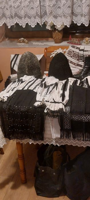 Vând costume populare femei