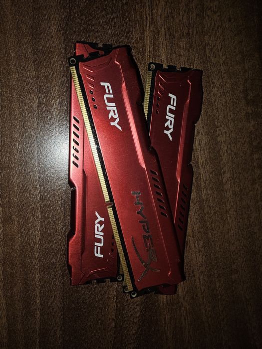 3 stichuri HyperX ddr3 Fury Red