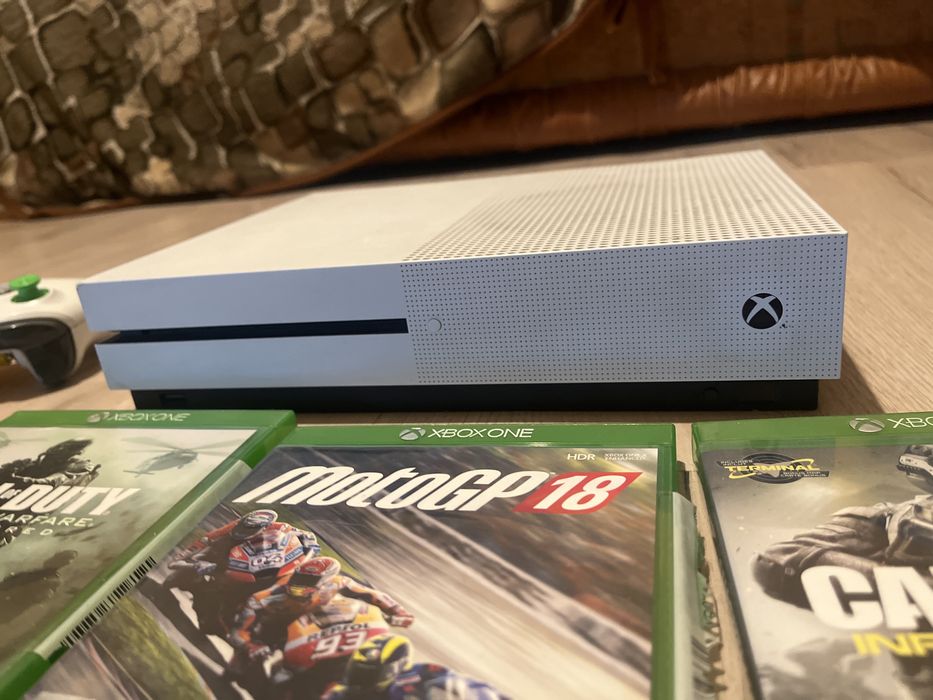 Xbox one s cu 16 jocuri si 1 controller cu hdmi