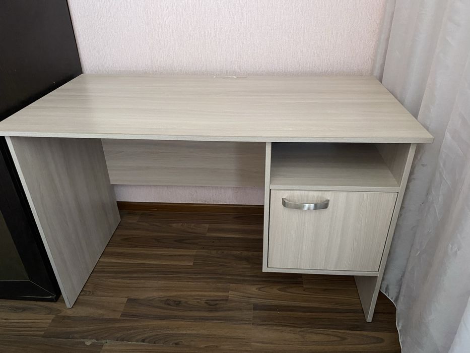 Стол письменный продам