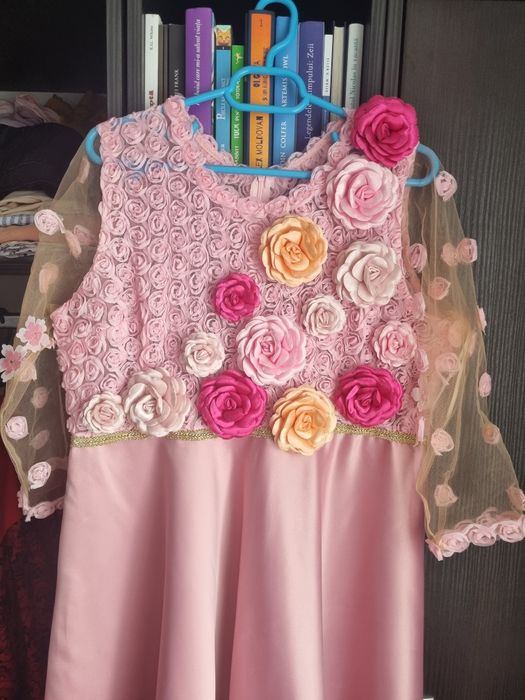 Rochie eleganta arata foarte bine!