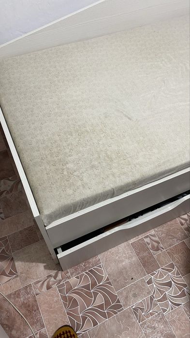 Односпальная кровать