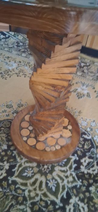 Masă de lemn rustică
