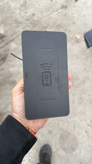 BMW G05 G06 G11 G20 G30 индукционно зарядно