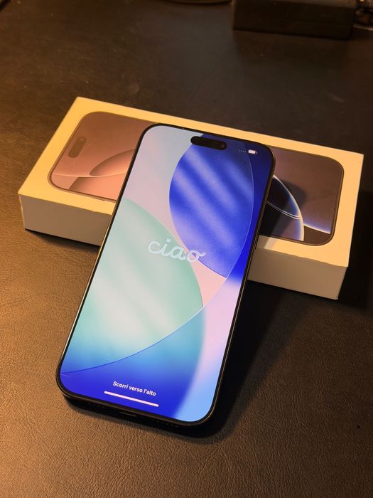 vand iphone 16 pro max 256gb black titanium + husa piele