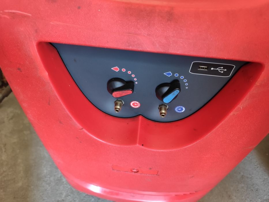 Statie incarcat aer conditionat auto Ecatechnics ECK 1800