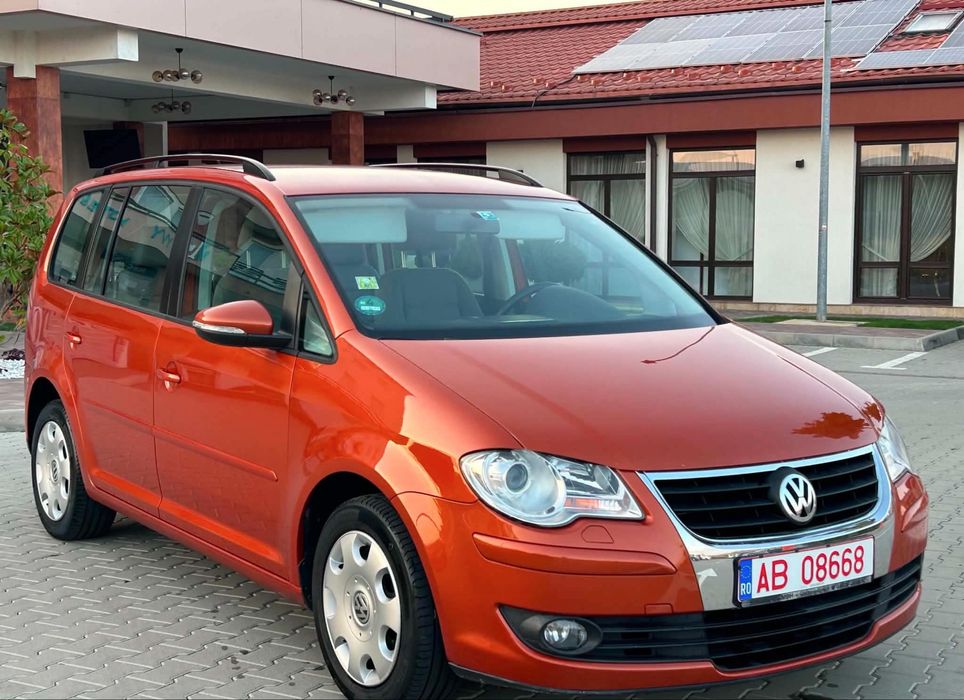 VOLKSWAGEN Touran 2010