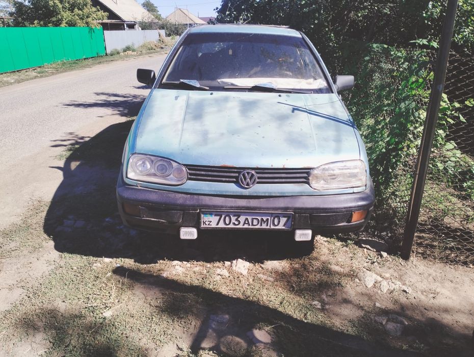 Продам гольф 3 ,на ходу 1.8 купе