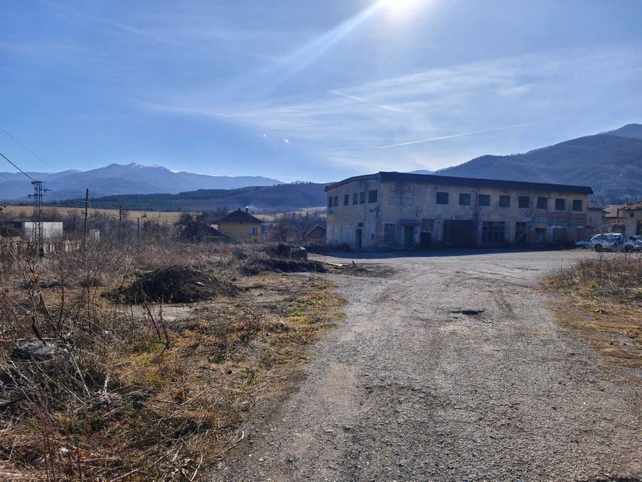 Продава се Промишлена сграда в Берковица - 5527 кв.м за 52 €/кв.м - Снимка #4