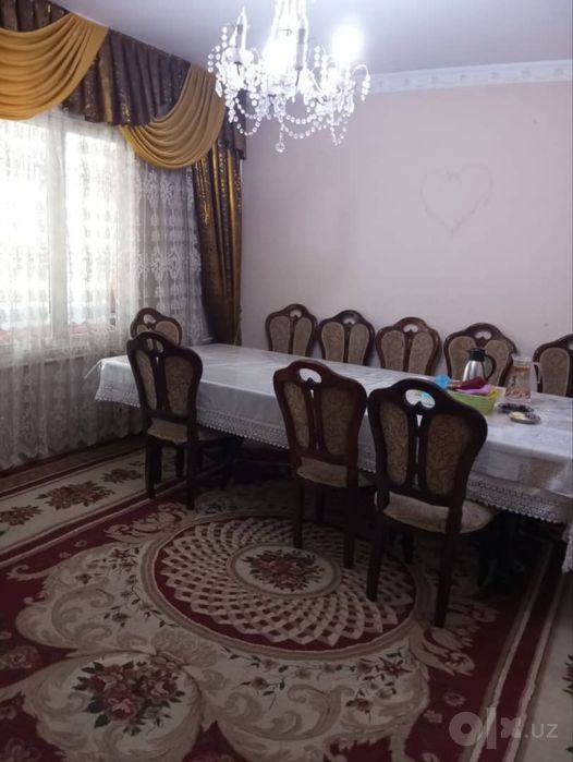 Продаётся 4 комнатный квартира, этажный дом на 3 этаже.. Состояние отл