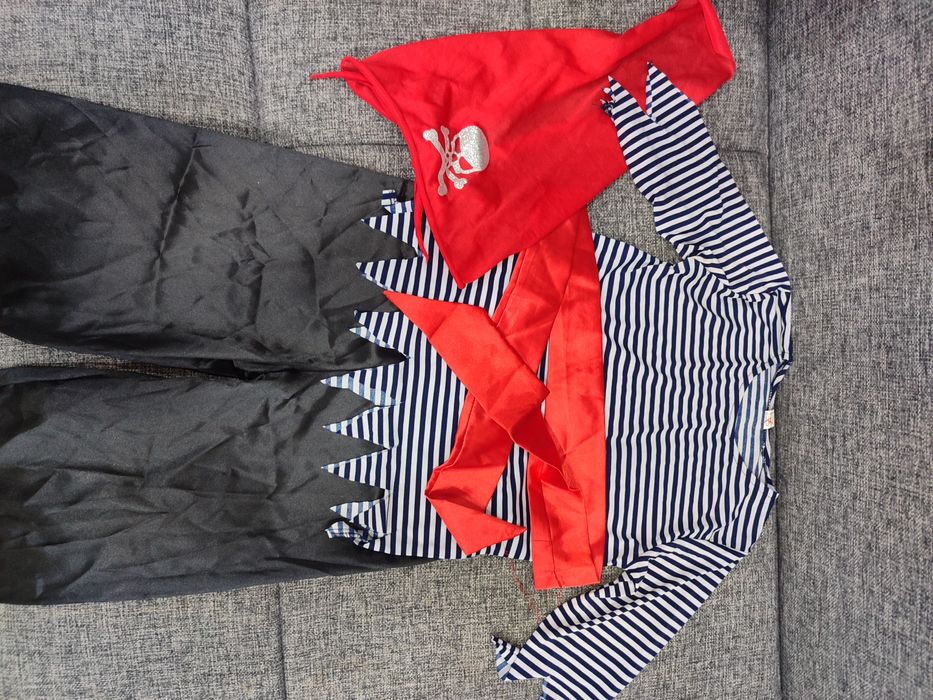 Продам костюм новогодний пират