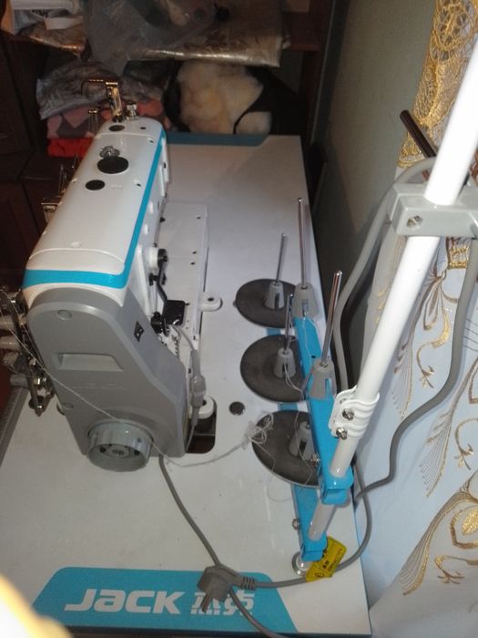 Продаётся швейная машинка