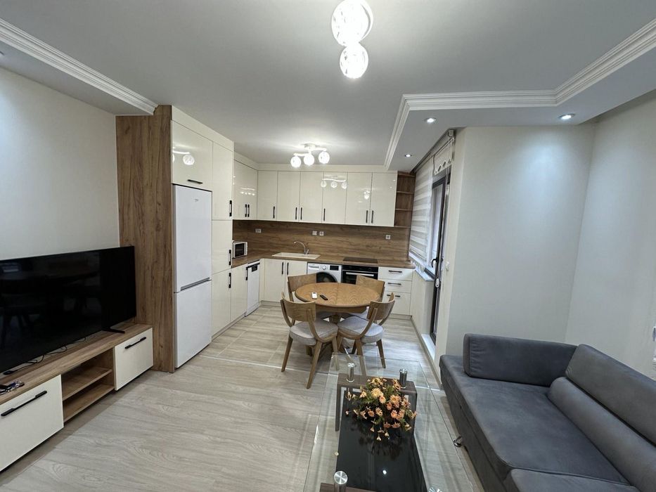 Дава се под наем Двустаен апартамент в Пловдив, Център - 65 кв.м за 612 € - Снимка #3