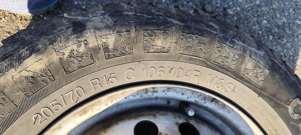 Vand 2 anvelope 205/70/15C