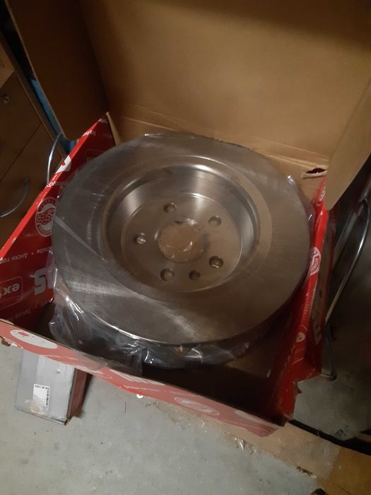 Vand discuri si placute de frana pt. Ford Mondeo. NOI !