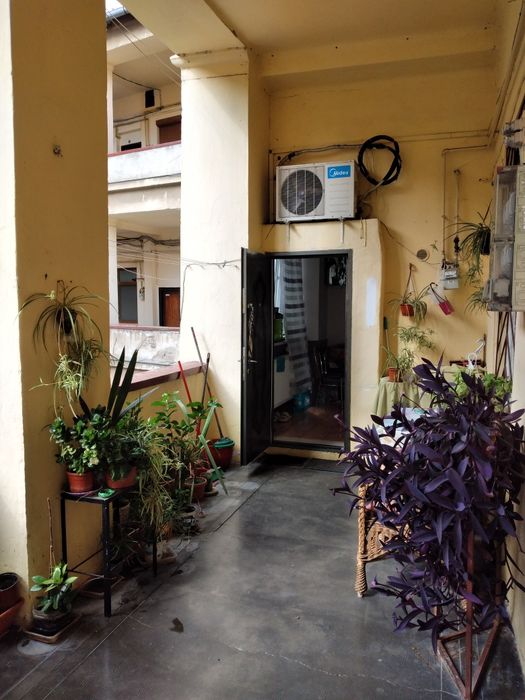 Vând sau schimb apartment o cameră situat in centru cu casă in localitatea Mândruloc  , Cicir  !