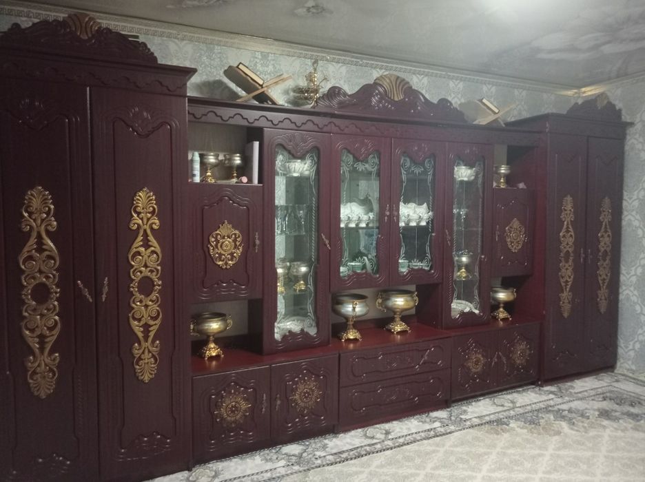 Stenka, mehmonxona uchun.