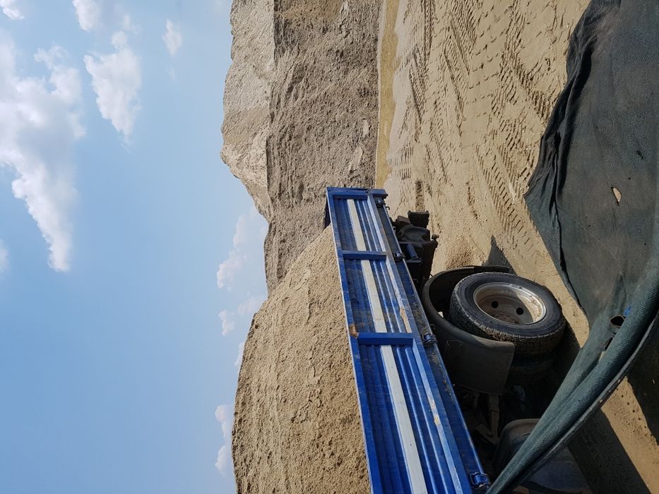 Transport agregate balastiera nisip piatra amestec margaritar