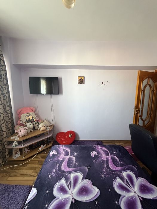 Vand apartament zona micro 5