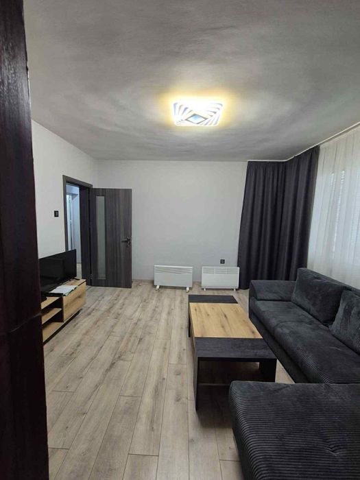 Дава се под наем Тристаен апартамент в София, Гоце Делчев - 90 кв.м за 747.66 € - Снимка #2