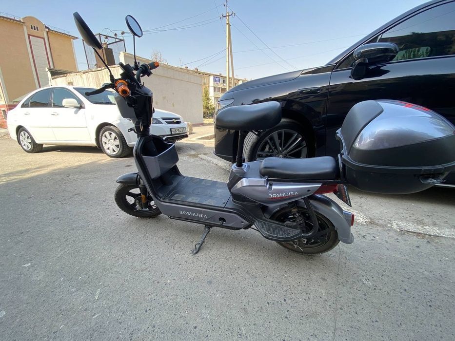 Skutr sotiladi zor holatda