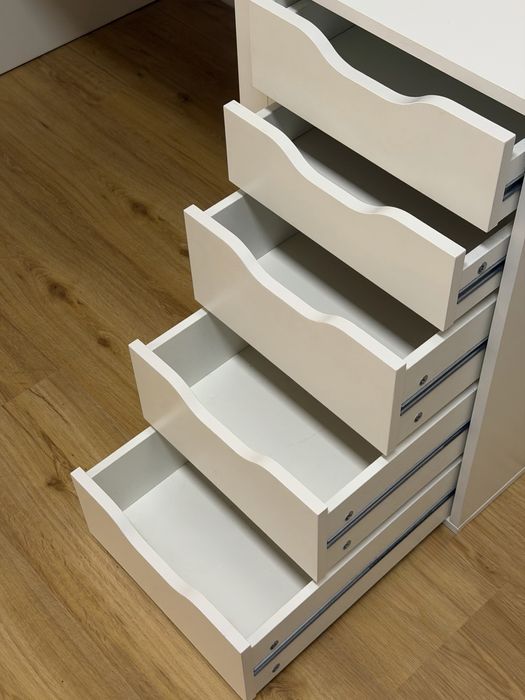 Бюро и шкаф Ikea