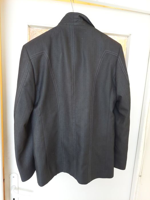 Продавам перфектен костюм