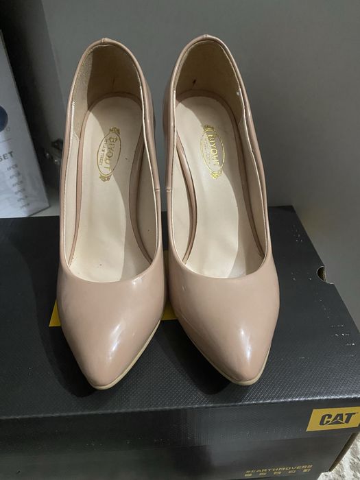 Продам женские туфли