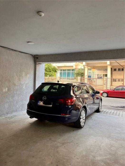 Opel Astra J din 2016 motor 2.0 motorina CUTIE AUTOMATA euro 5 km 240000