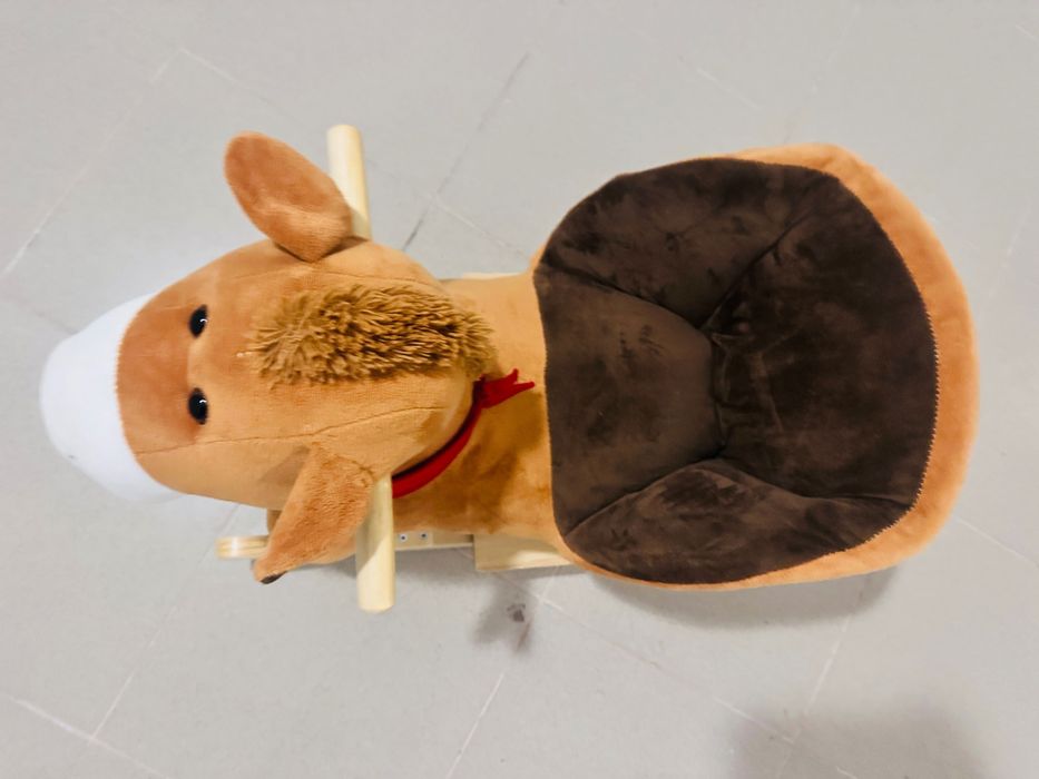 Плюшен Люлеещ се кон на дървена основа, почти неизползван