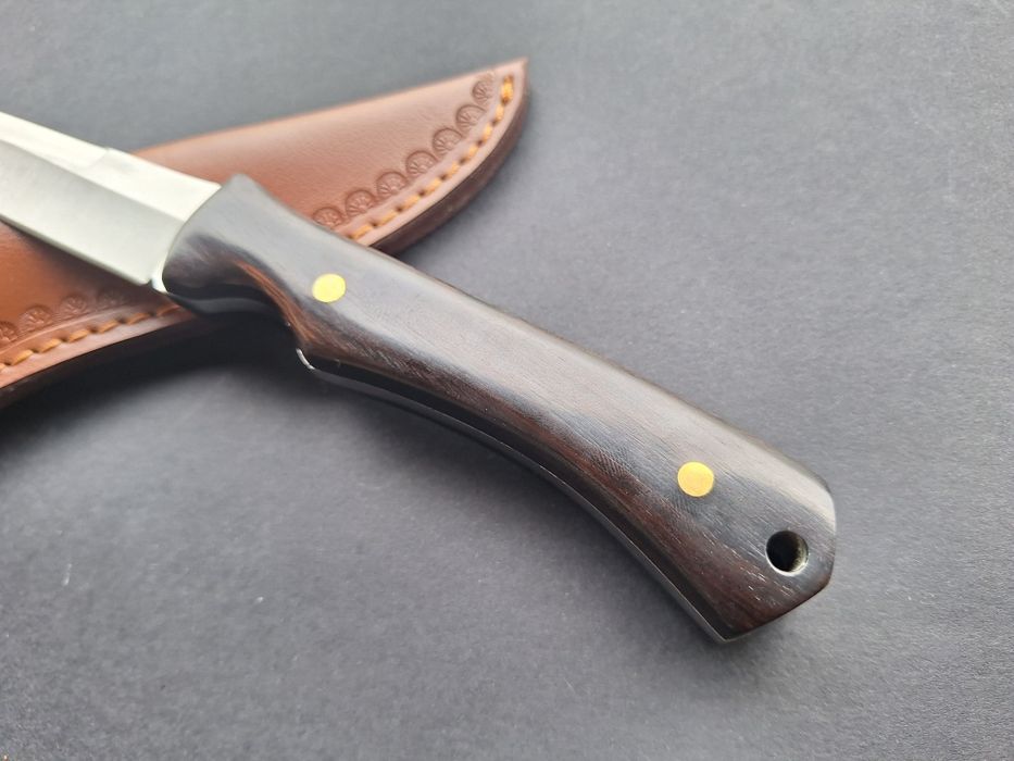 Ловен нож с кожена кания-стомана D2