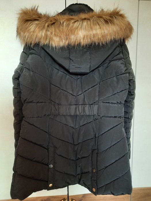 Зимно черно яке.