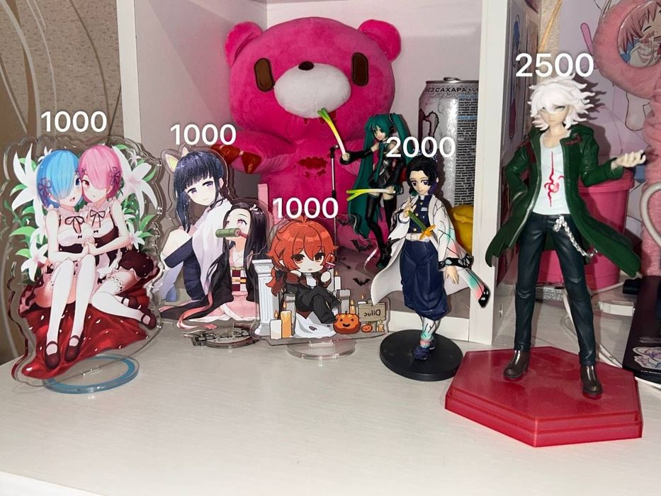 Фигурки аниме...