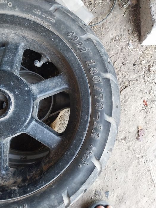 Vând trei roti de scuter