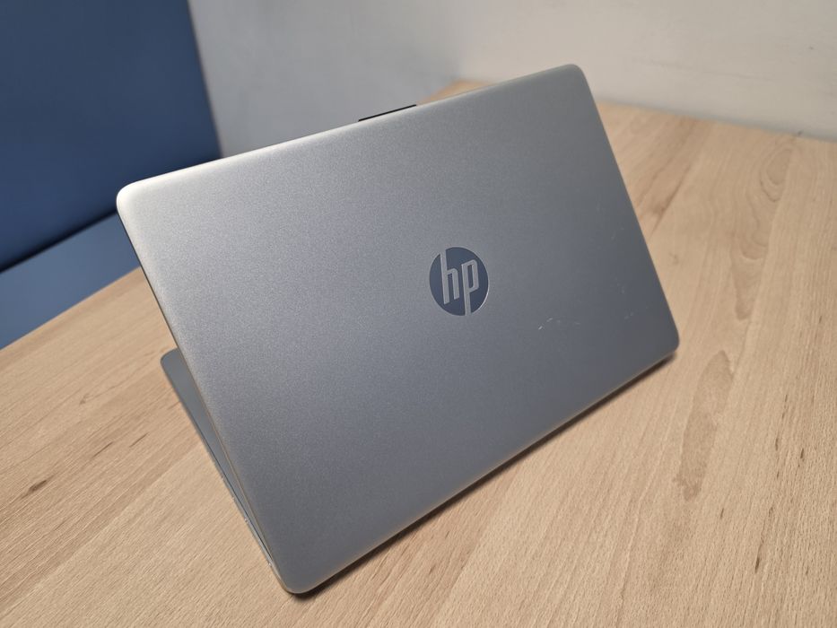 Лаптоп HP 14s / i3-12th / 8GB Ram / 256 SSD