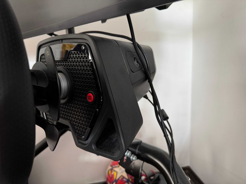 Logitech PRO RACING WHEEL волан + база