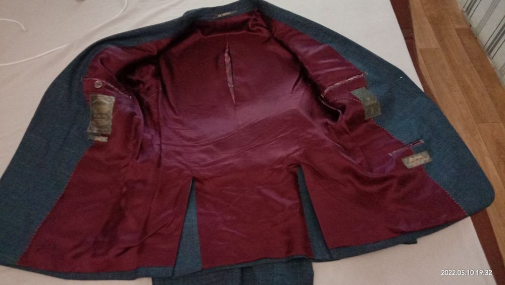 Продается костюм, брюки и пиджак