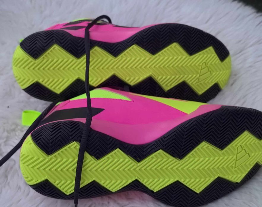 Adidas оригинални дамски сникърси нови  електрикови цветове 38 2/3