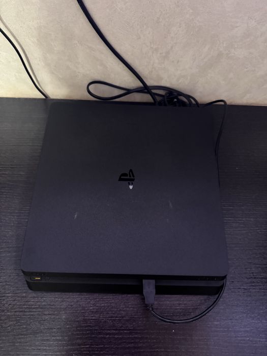 PS4 Slim +manetă+jocuri