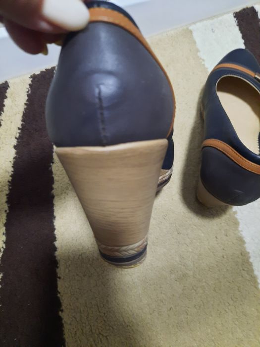 Продам женские туфли