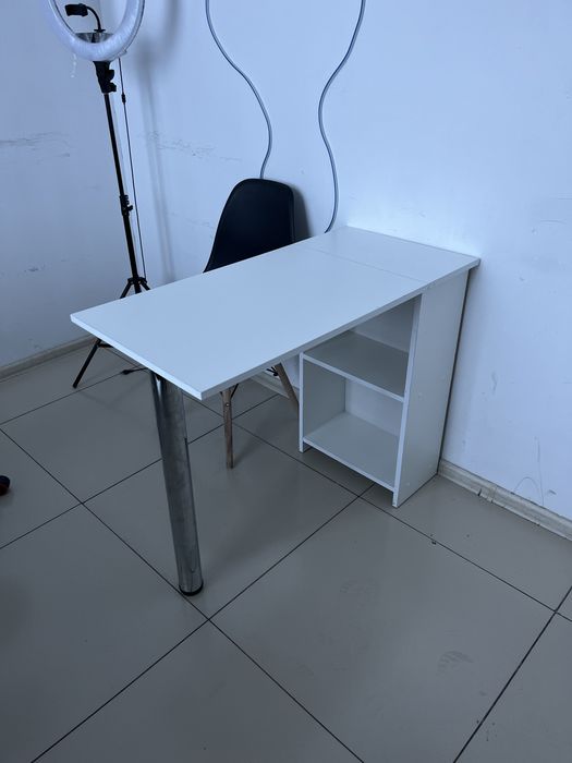 Стол белый 90х74 см