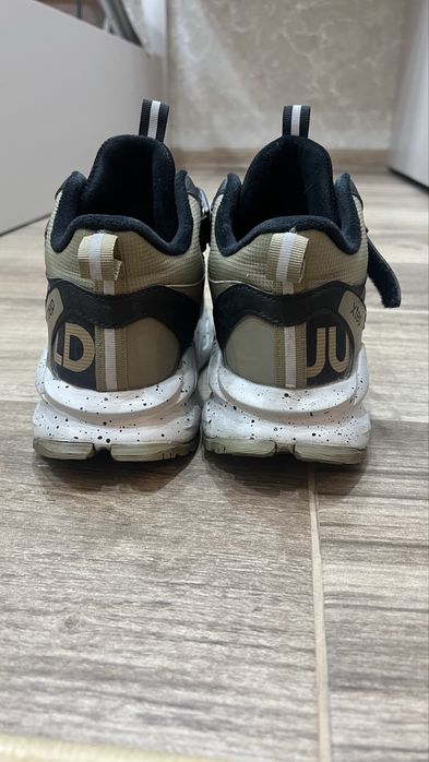 Продам зимние ботинки