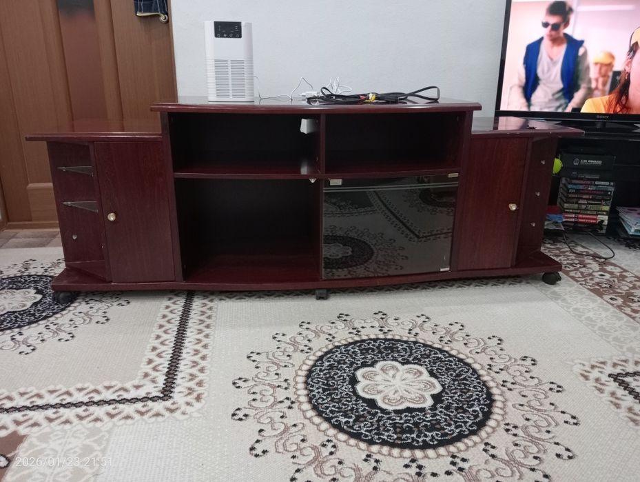 Продам тумбу  под телевизор