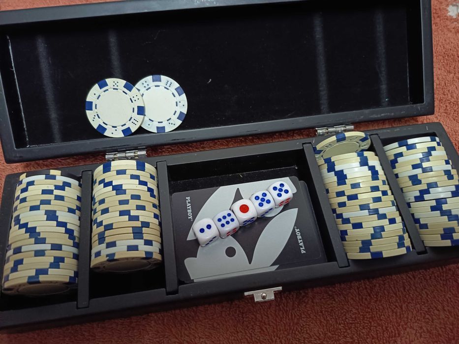 покер чипове комплекти