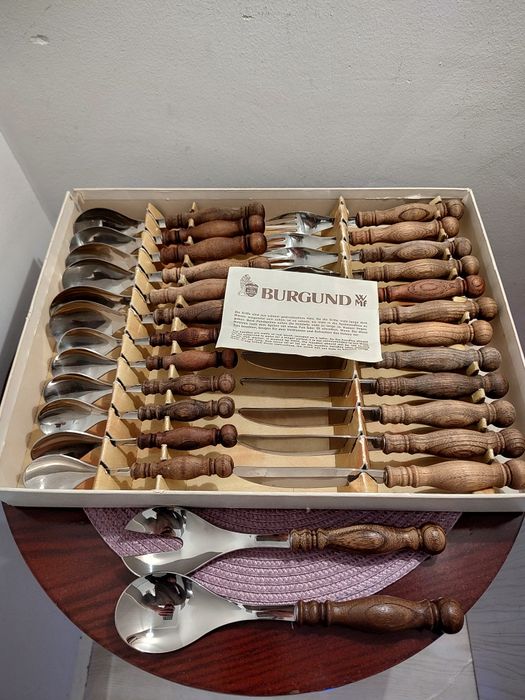 Superb set de tacâmuri WMF Burgund