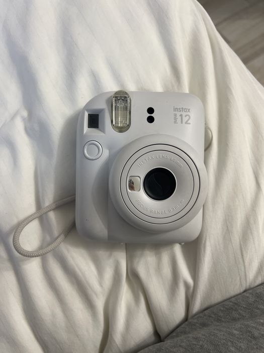 Продам instax mini 12