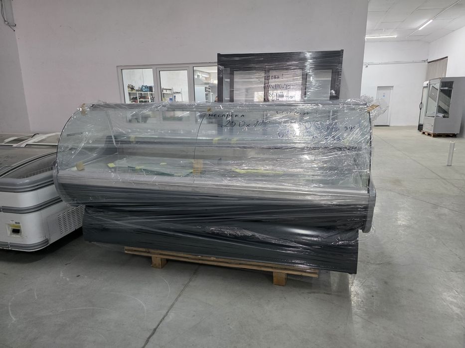 Нова Хладилна Витрина 250х110