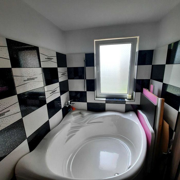 Casă de vânzare cu doua apartamente