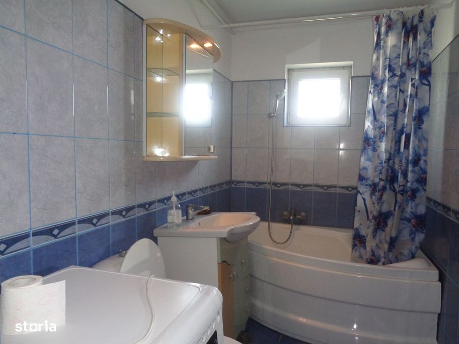 Apartament 2 camere, termoteca, geam la baie, bucatarie spatioasa