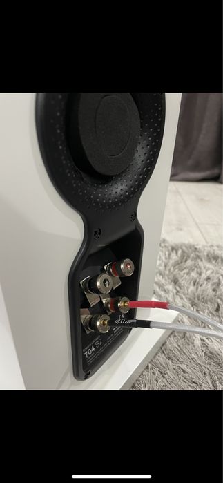 Bowers & Wilkins 704 S2